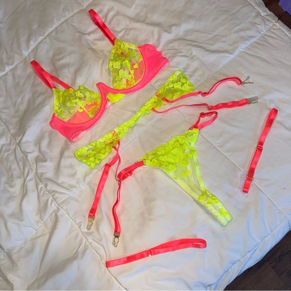✨ Jonna Bright Yellow Heart Contrast Gartered Lingerie Bra 5 Piece Set - Picture 8 of 14